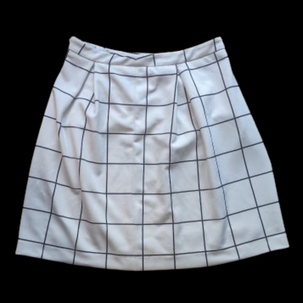 White and Black Checked Pleated Skirt  Fits Size 16 18